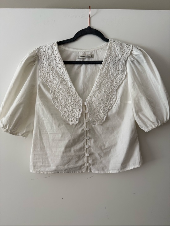 Abercrombie & Fitch Tops - Abercrombie & Fitch White Eyelet Collar Button-Down Blouse